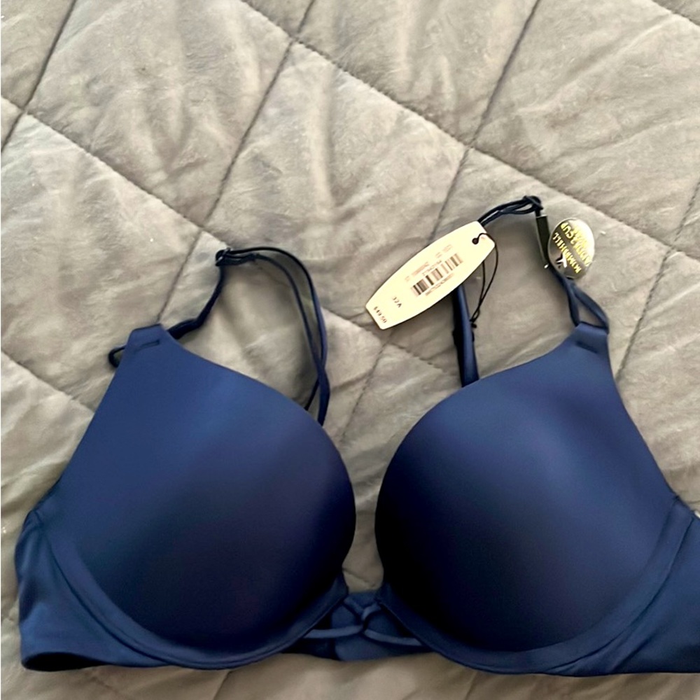 New with tags Victoria’s Secret 32A Bombshell Bra